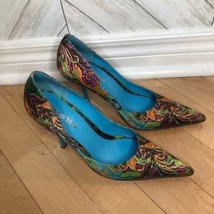 2/$40 item. Bebe swirl pattern pointed toe heel pump dress shoe